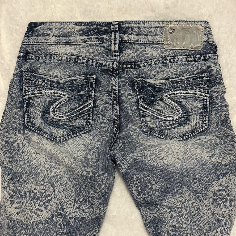 SILVER BRAND PRINTED CROPPED / CAPRI JEANS SIZE 25